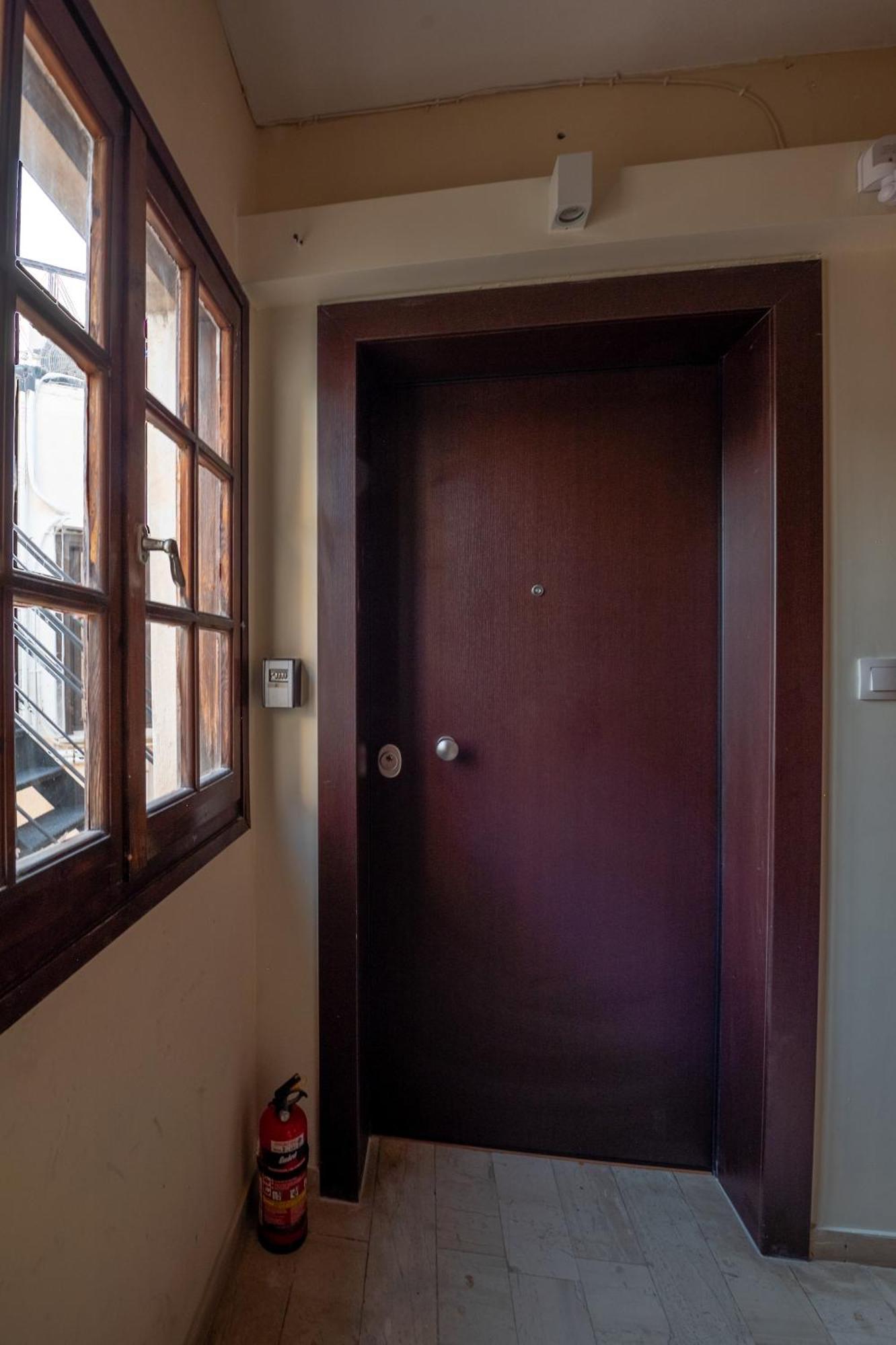Live Life Plaka Apartment Athena Bagian luar foto