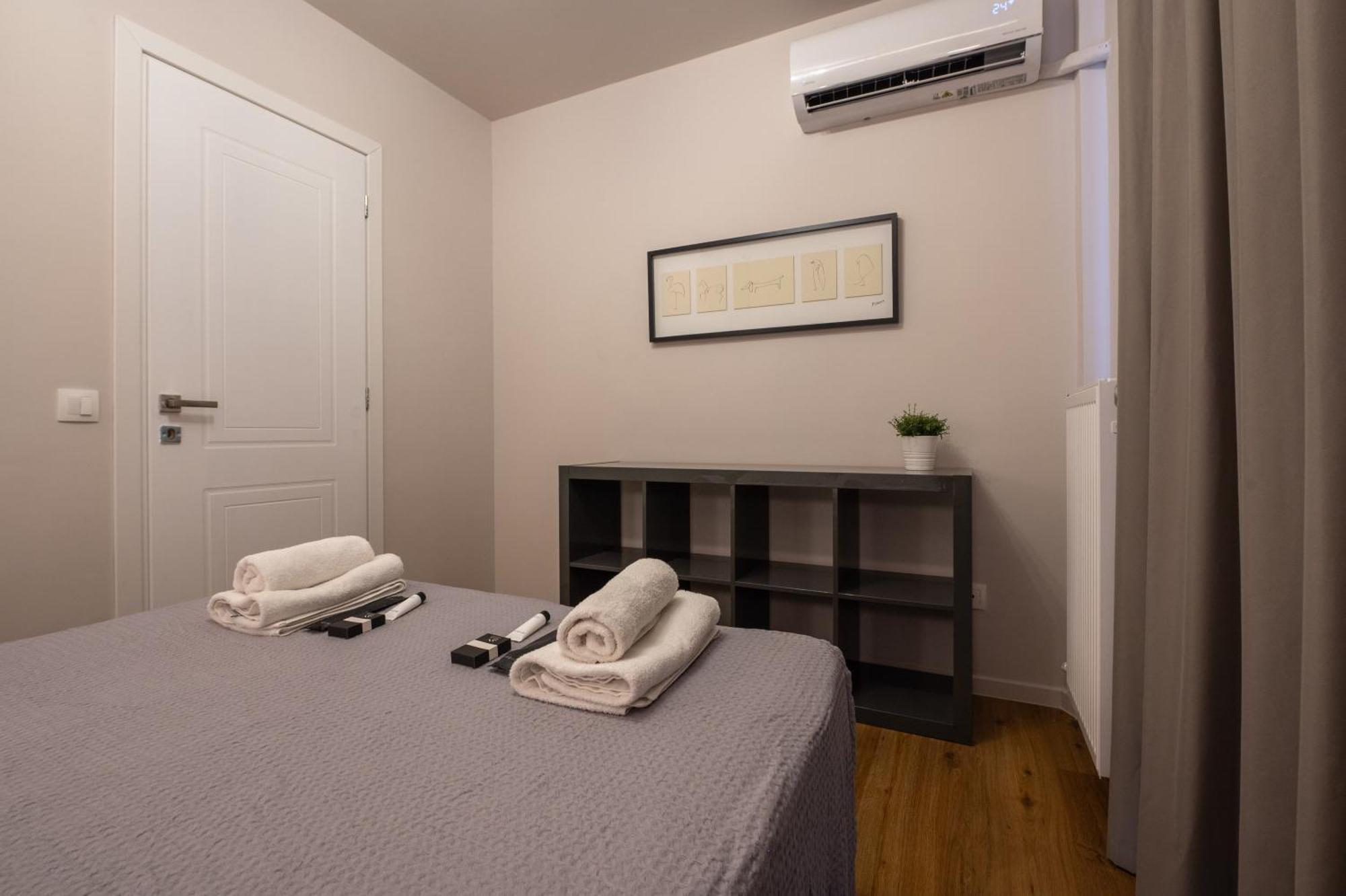 Live Life Plaka Apartment Athena Bagian luar foto