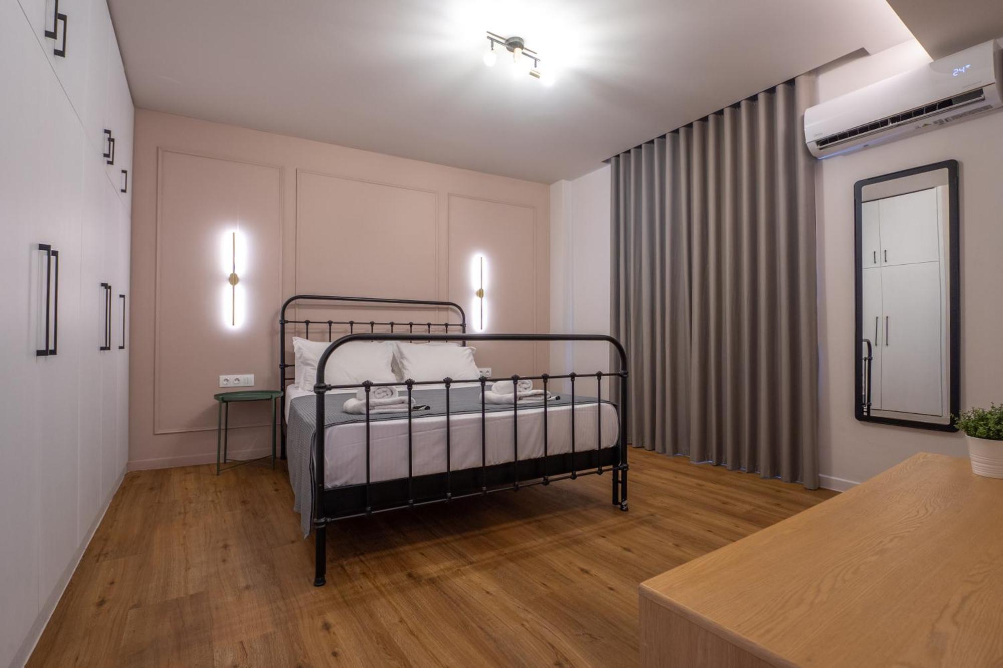Live Life Plaka Apartment Athena Bagian luar foto