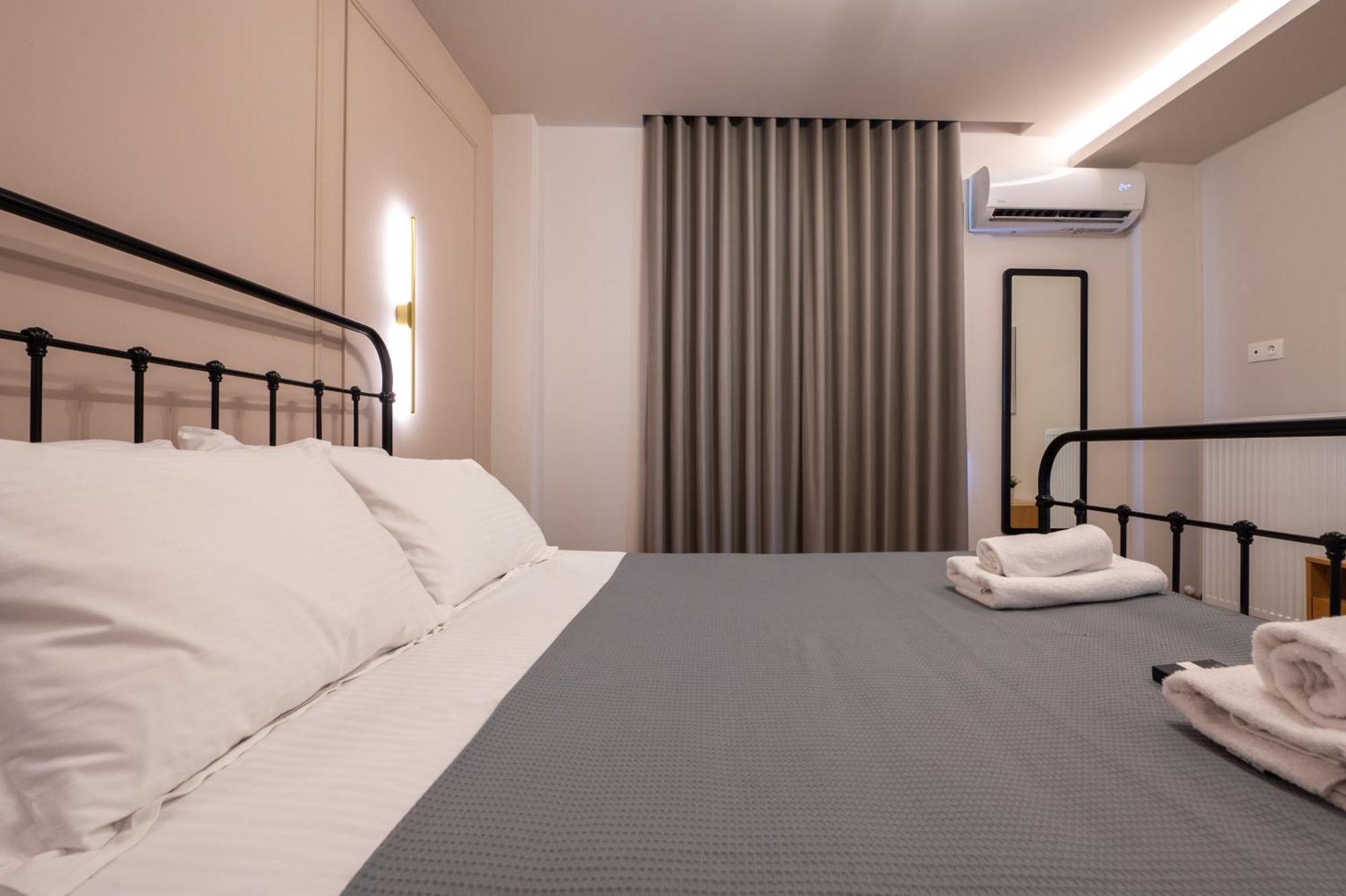 Live Life Plaka Apartment Athena Bagian luar foto