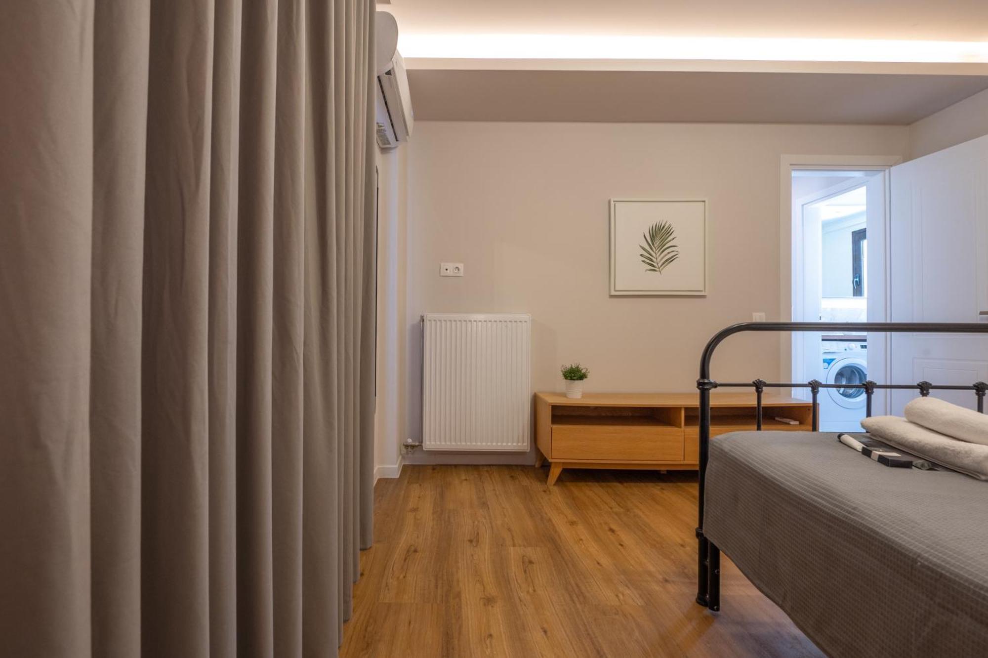 Live Life Plaka Apartment Athena Bagian luar foto