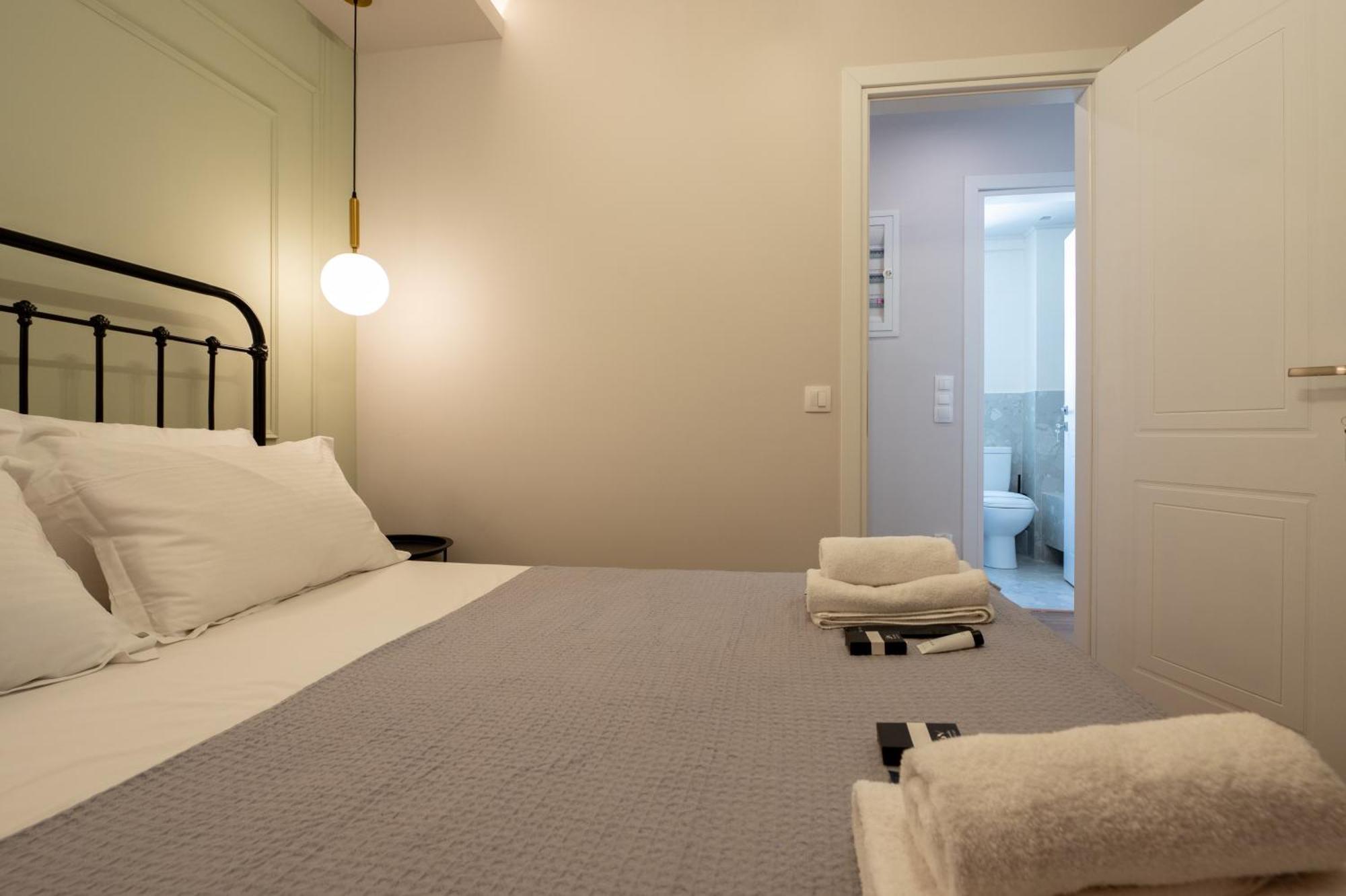 Live Life Plaka Apartment Athena Bagian luar foto