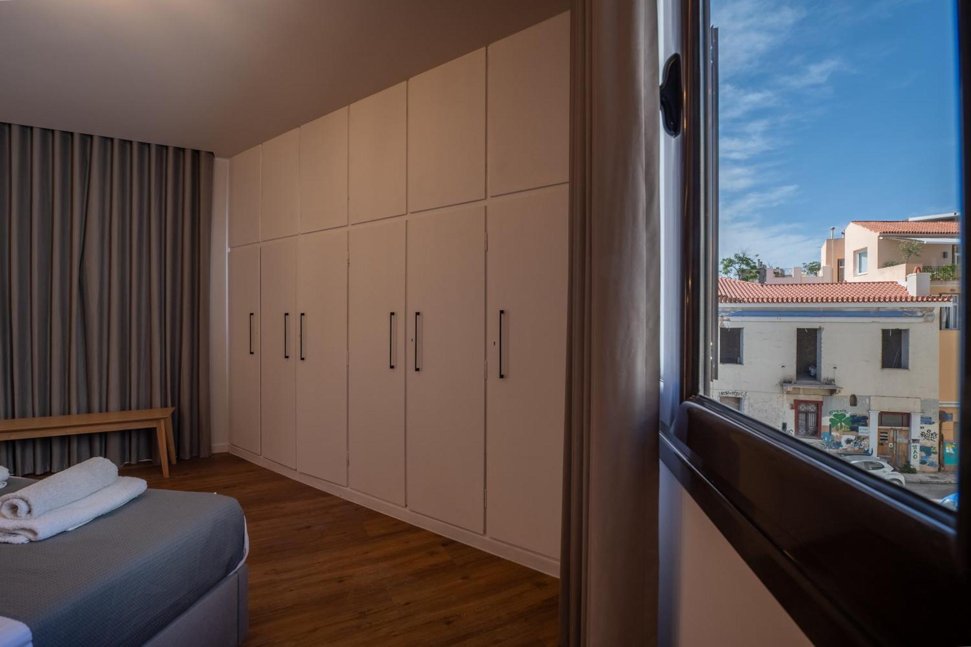 Live Life Plaka Apartment Athena Bagian luar foto