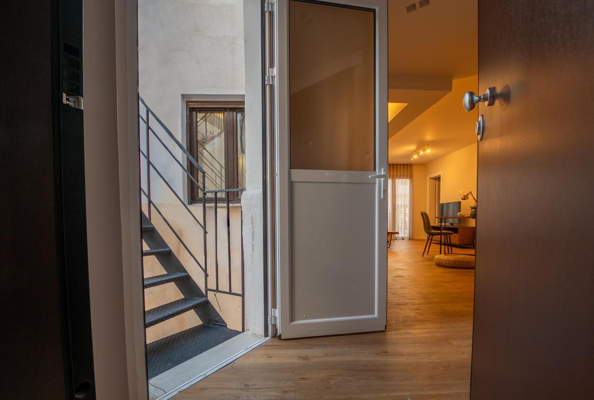 Live Life Plaka Apartment Athena Bagian luar foto