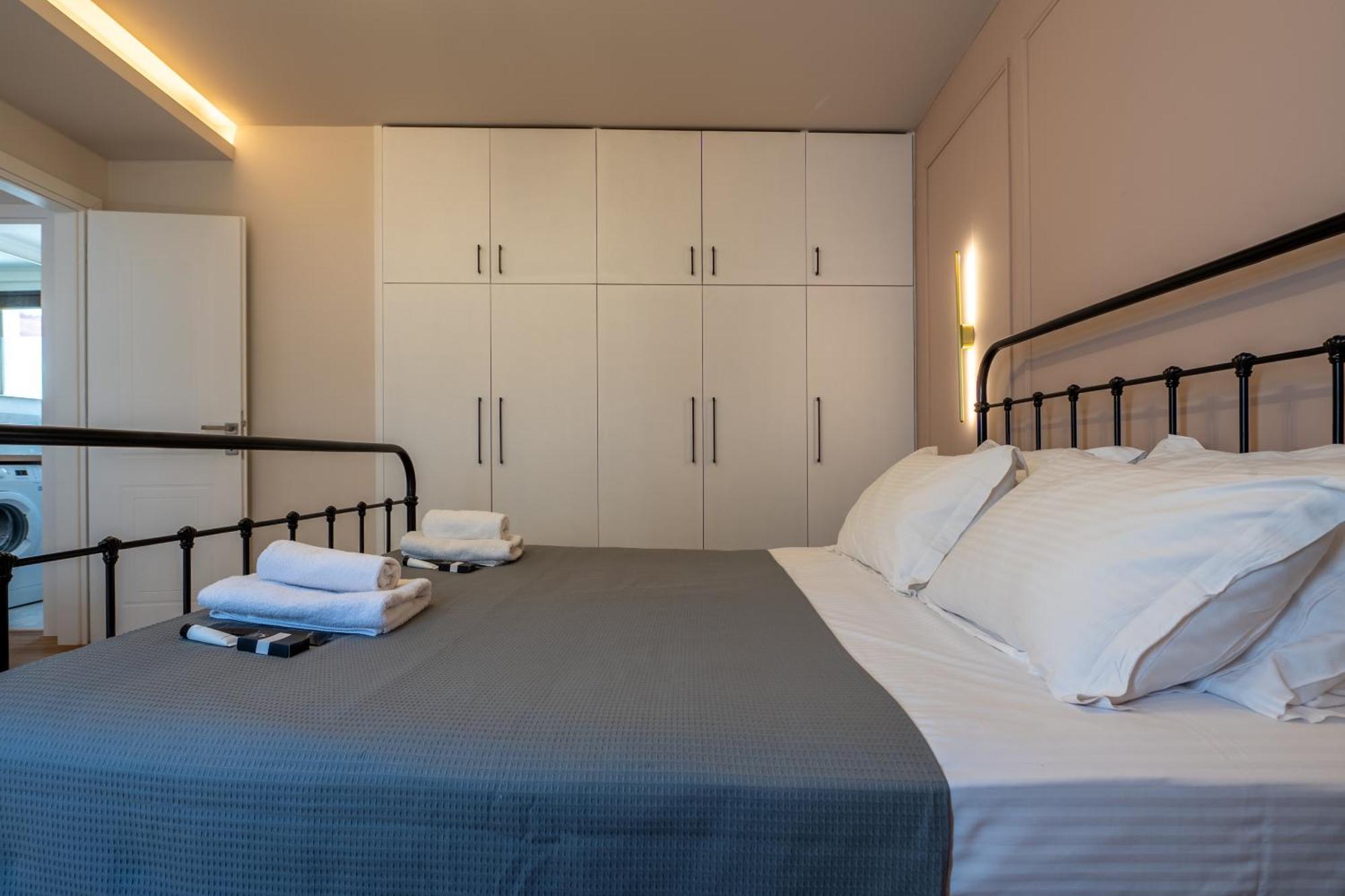 Live Life Plaka Apartment Athena Bagian luar foto