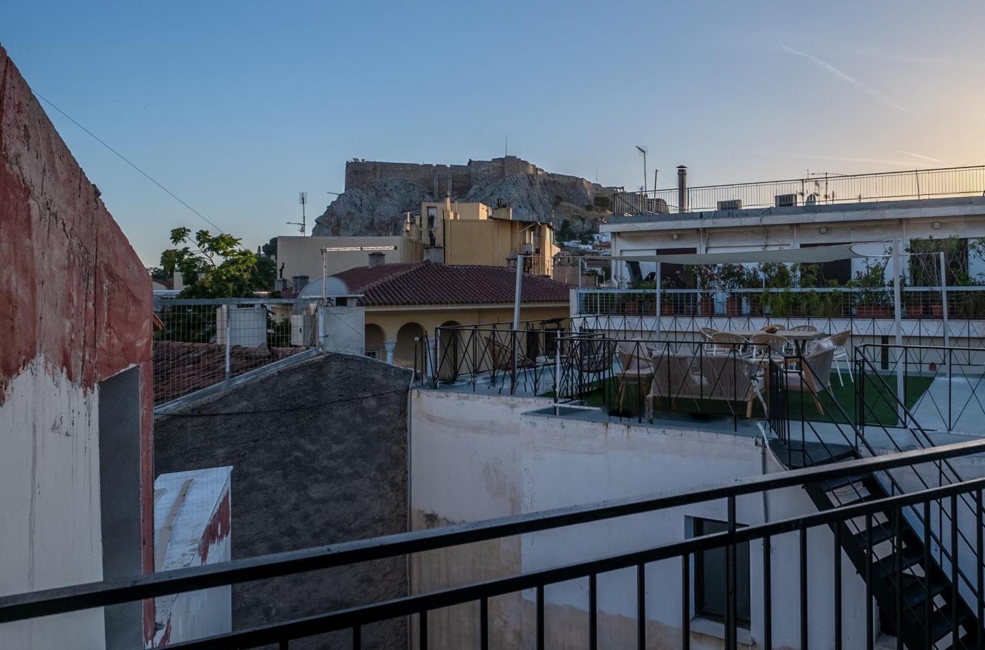 Live Life Plaka Apartment Athena Bagian luar foto